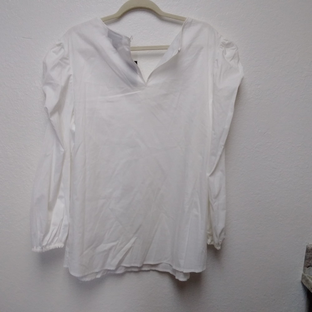 White V-Neck Puff Sleeve Top - Picture 5 of 10